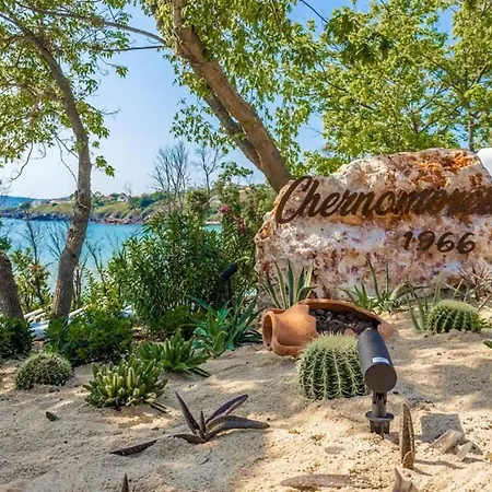 July's Island Deluxe * Tjernomorets