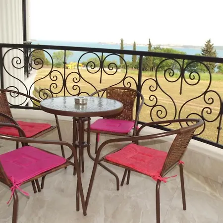 July's Island Deluxe Chernomorets