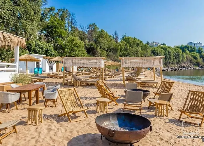 July's Island Deluxe Chernomorets