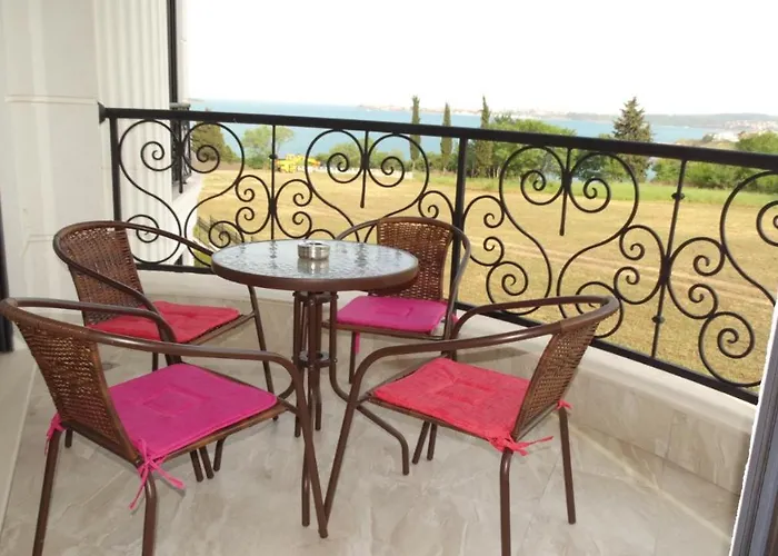 July's Island Deluxe Chernomorets